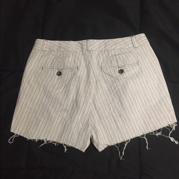 Shorts - Picture 2 of 4